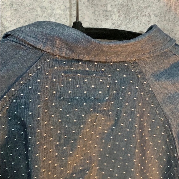 Short sleeve button down, Rounded shoulders. Large - Picture 8 of 8